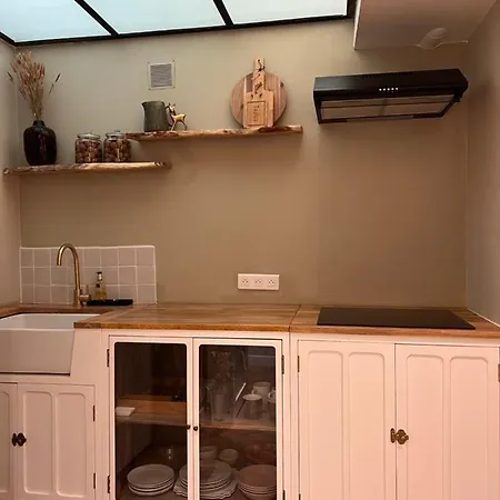 Le Mouron Rouge Apartment