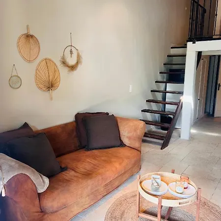 Le Mouron Rouge Apartment *