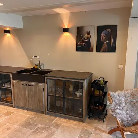 Le Mouron Rouge Apartment